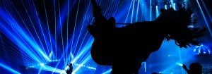 観客を魅了する