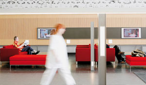 フィリップスの環境に優しいヘルスケア照明によって、病院の待合室の雰囲気を改善できます