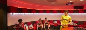 UV-C 殺菌照明でサッカースタジアムの安全性を高める